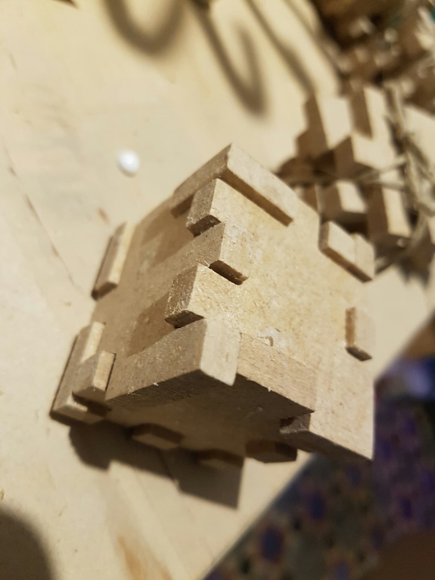 Un cube puzzle 3d en 6 pièces