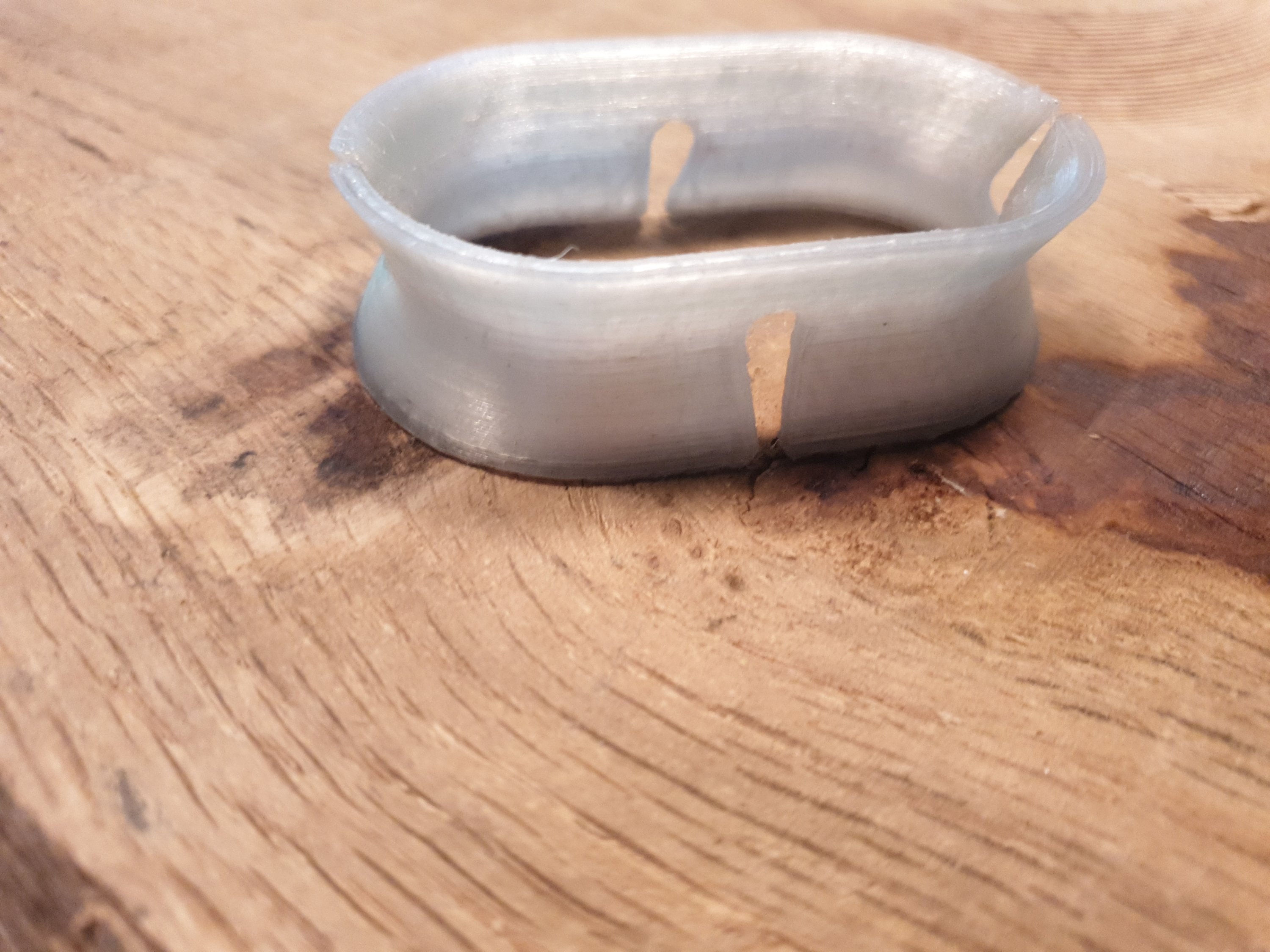 Une vue plus rapprochée de l'enrouleur d'écouteur en matière recyclée