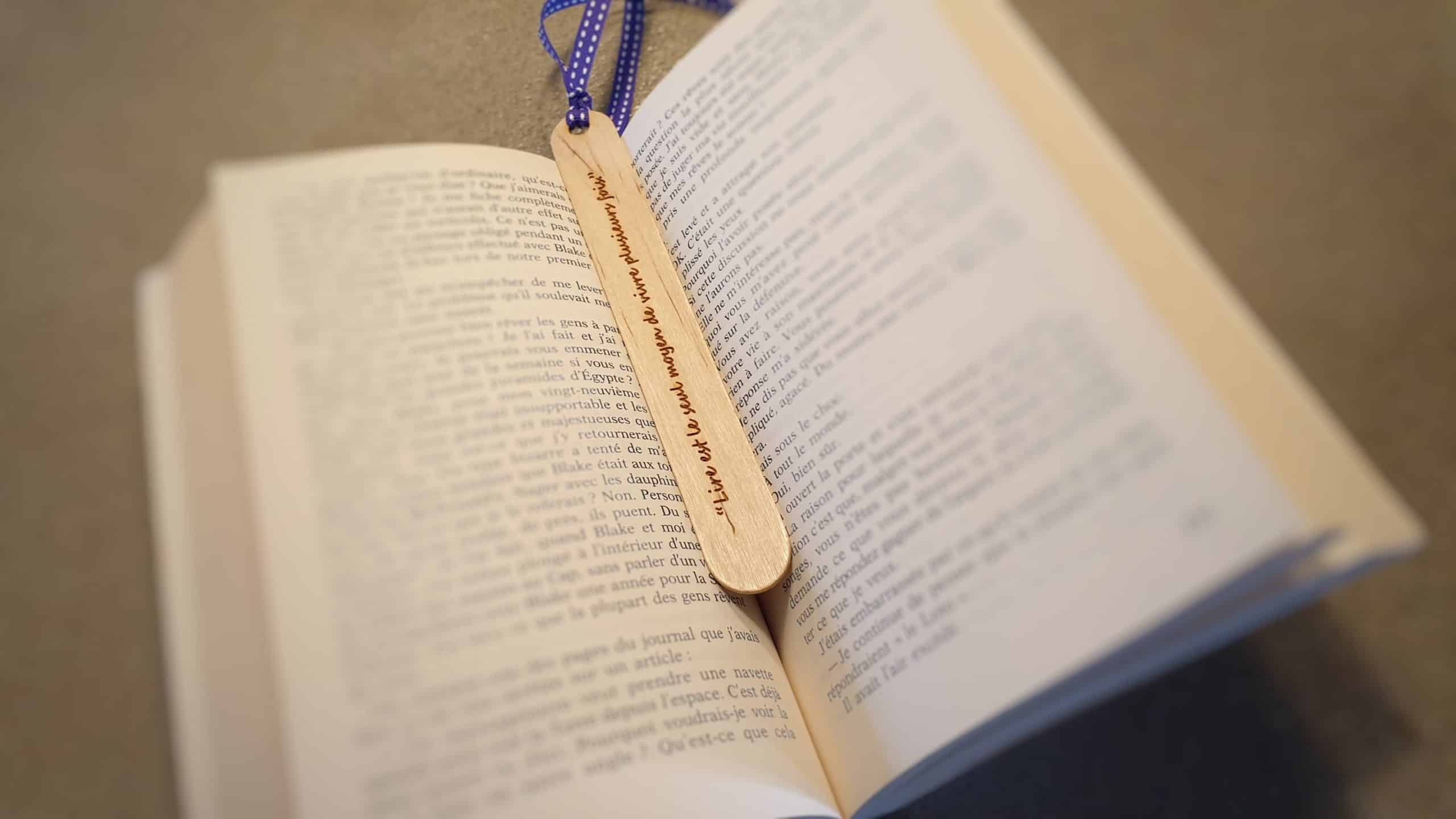 Comment Garder Maliste De Marques Pages Ouverte Marque page en bois avec des citations - un repère original