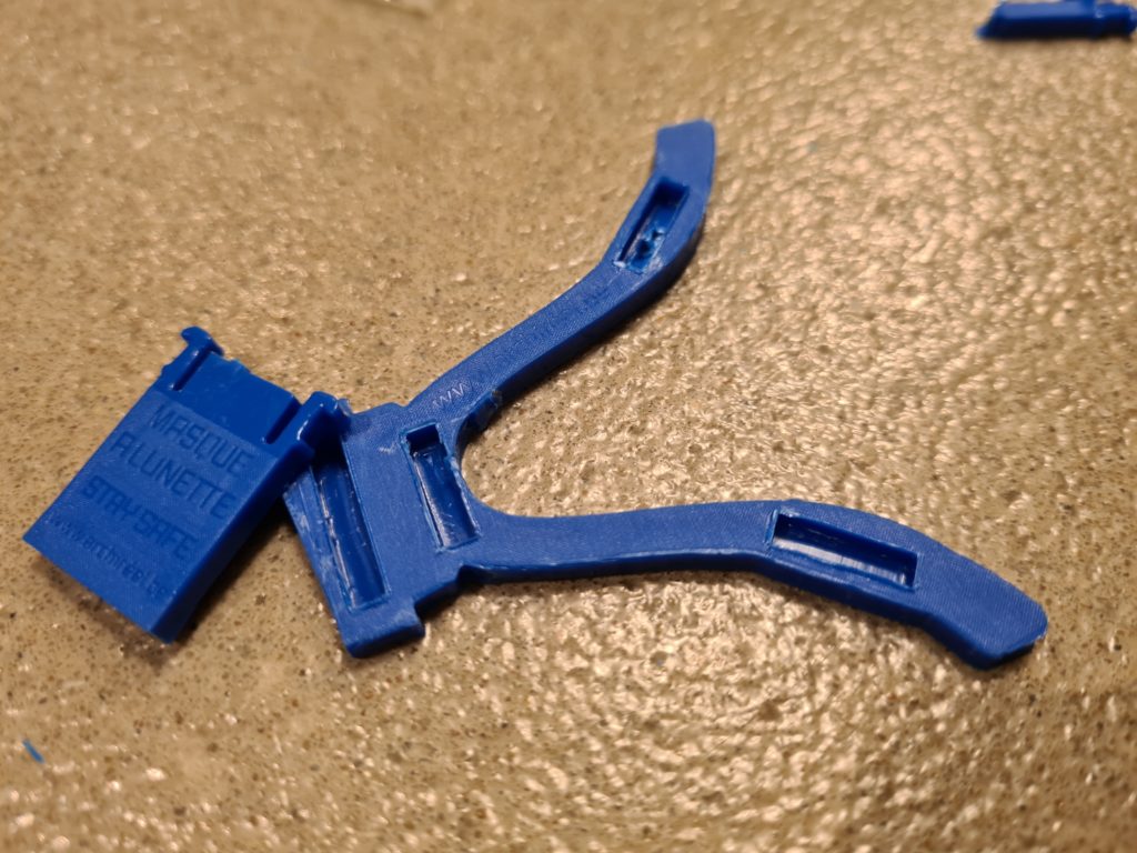 Une vue sur les 2 pièces produite grâce à l'injection dans un moule acrylique
